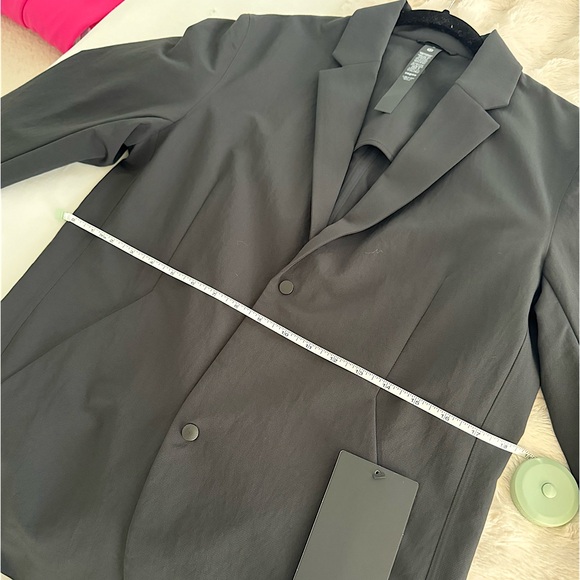 NWT LuluLemon Black Men’s Venture Blazer, Size Medium (Sold Out Online) - Picture 7 of 10